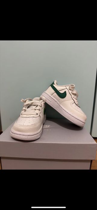 Vand adidasi Nike air force 1, marimea 19,5. Pret 145 lei