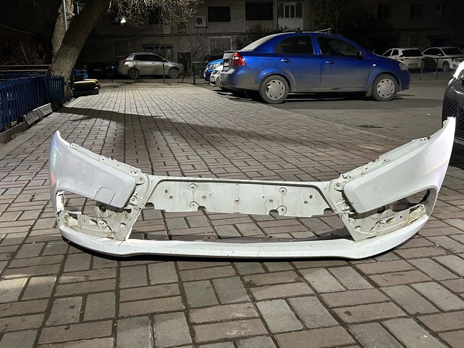 Продам веста бампер