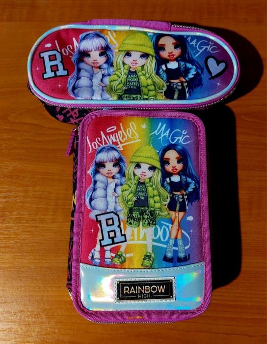 Cărți disponibil penar Rainbow High