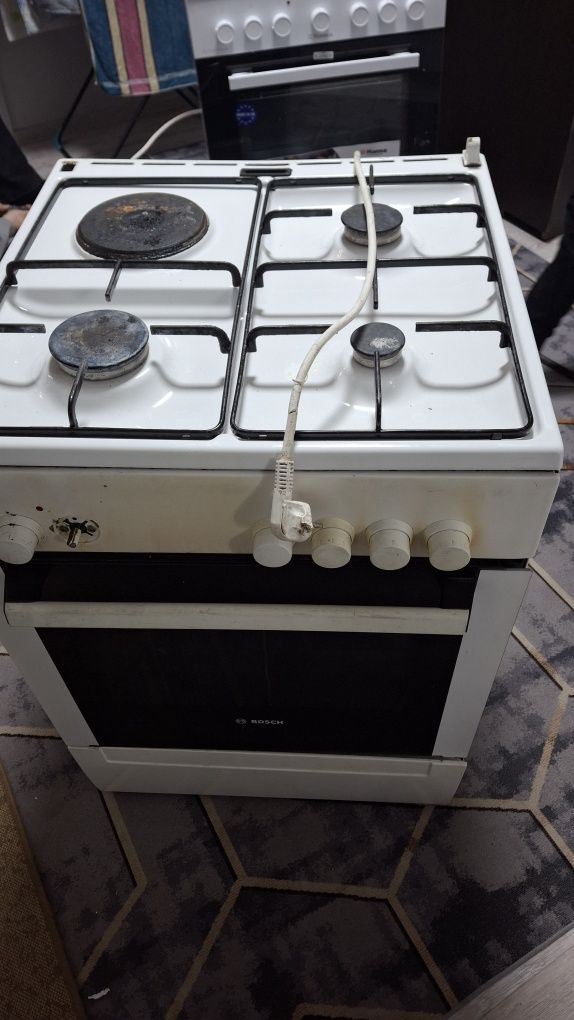 Продам газовую плиту срочно