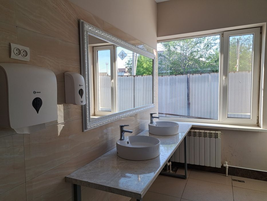 Продам зеркала настенные в рамках