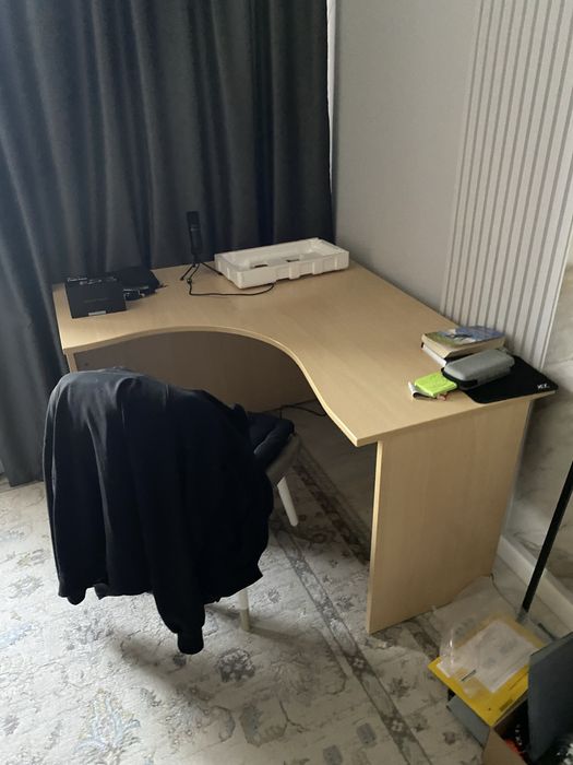 Продам стол угловой