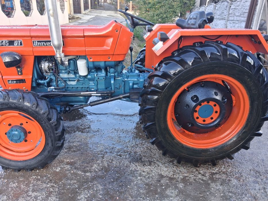 Tractor universal 445 DT