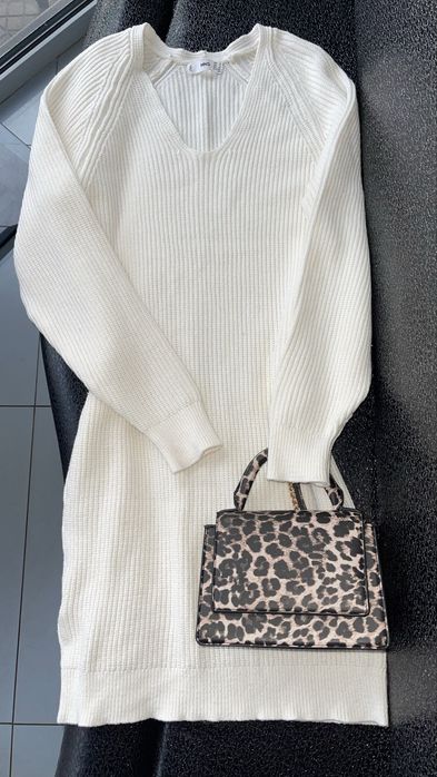 Прекрасна топла рокля на Mango в бял цвят