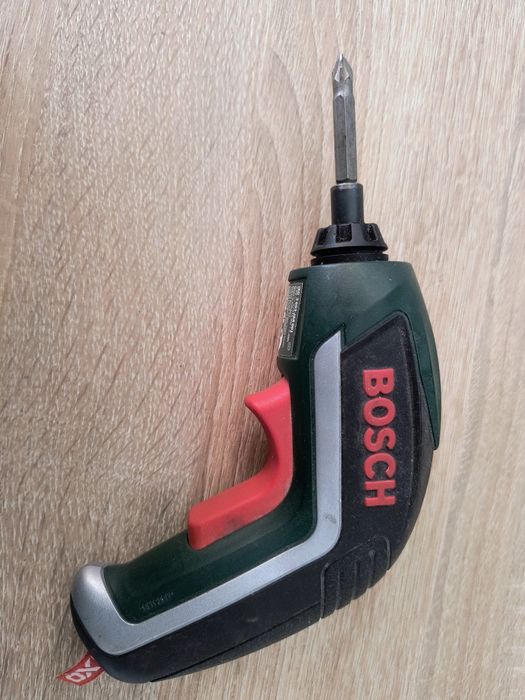 Продавам акумулаторна отвертка Bosch