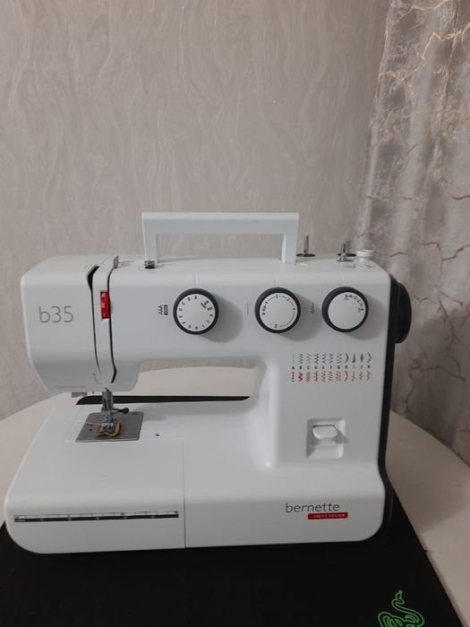 Швейная машина Bernette b35