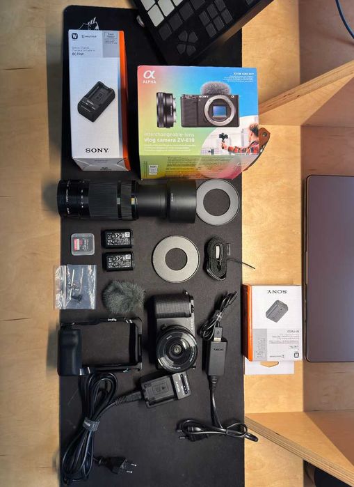 Камера Sony ZV-E10 16-50 mm + Sony 55-210 mm Smallrig, Памет2x NP-FW50