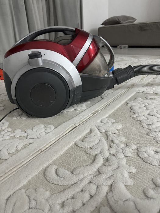 Продам пылесос lg kompressor