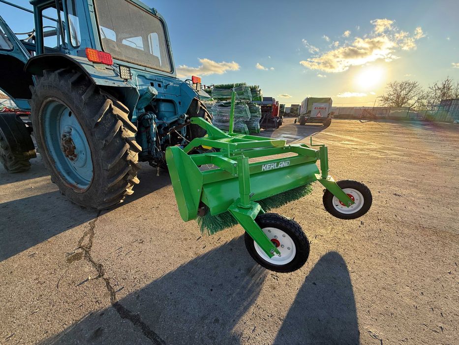 Щетка коммунальная Kerland – компактная модель для мини-трактора