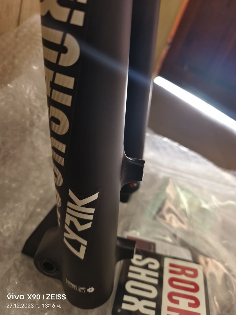 Вилка RockShox Lyrik RCT Remote 27.5" DebonAir 160mm ONELOC 15X110mm