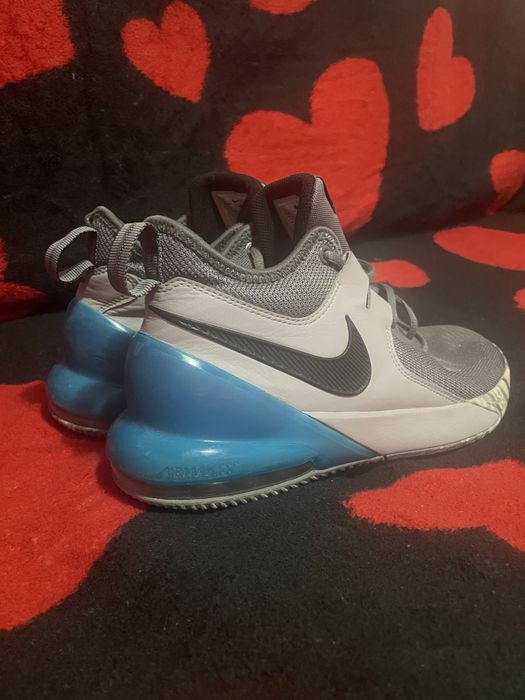 adidasi nike impact