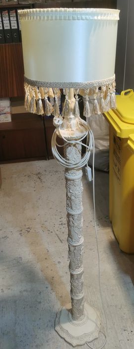 Veoza lampadar inalt in stare impecabilă