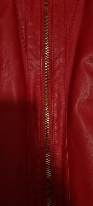 Червено кожено яке