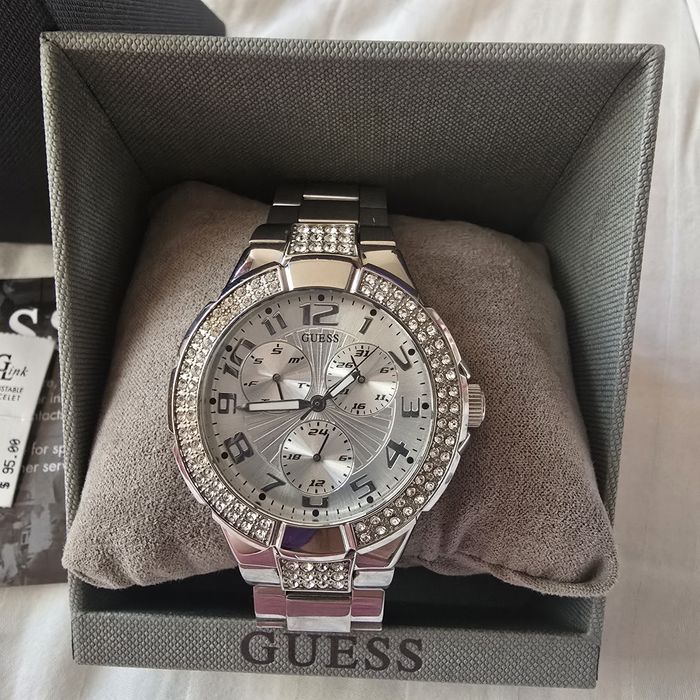 Ceas Guess argintiu. Model G12557L. Utilizat.