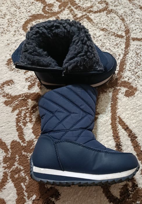 Продам зимние сапожки,дутики,размер 27.