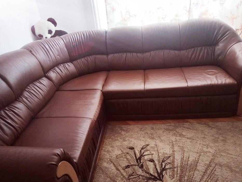 Colțar de piele bine întreținut preț accesibil