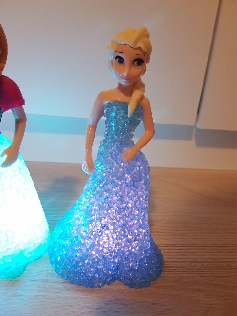 Elsa si Anna Frozen, papusi cu rochii luminoase