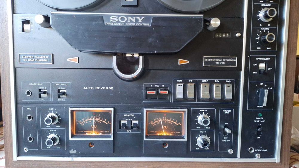 Magnetofon Sony TC730.