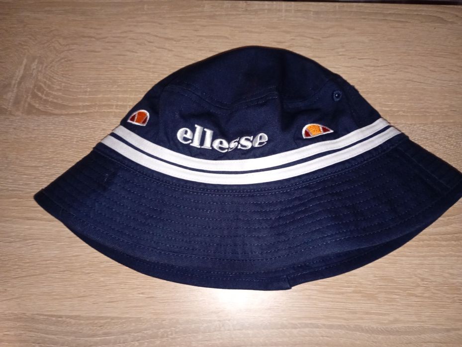 Шапка на Ellesse