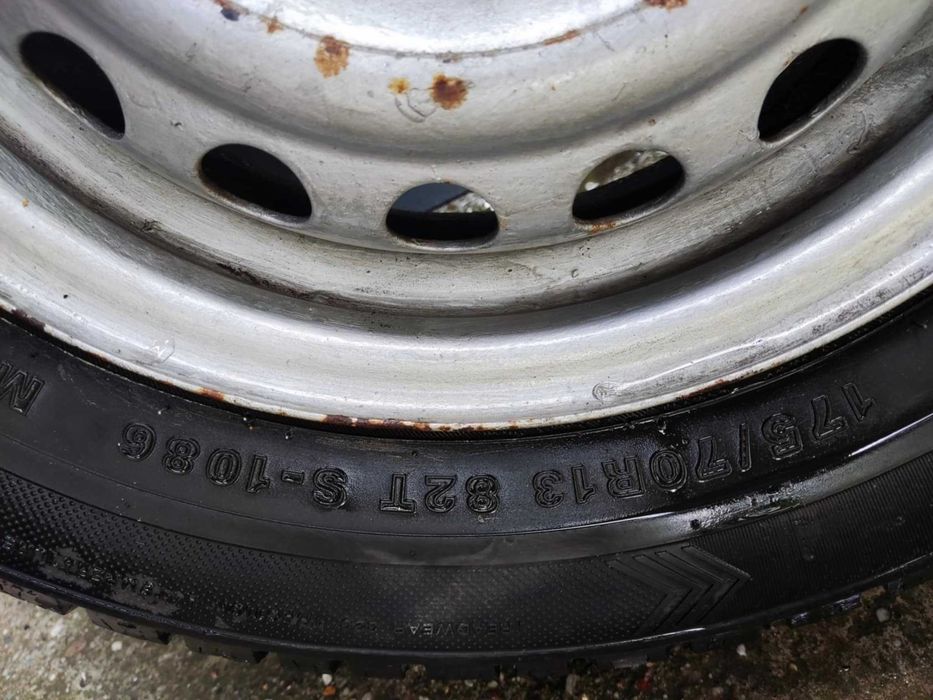 Продавам 2 зимни гуми 175 70 R13