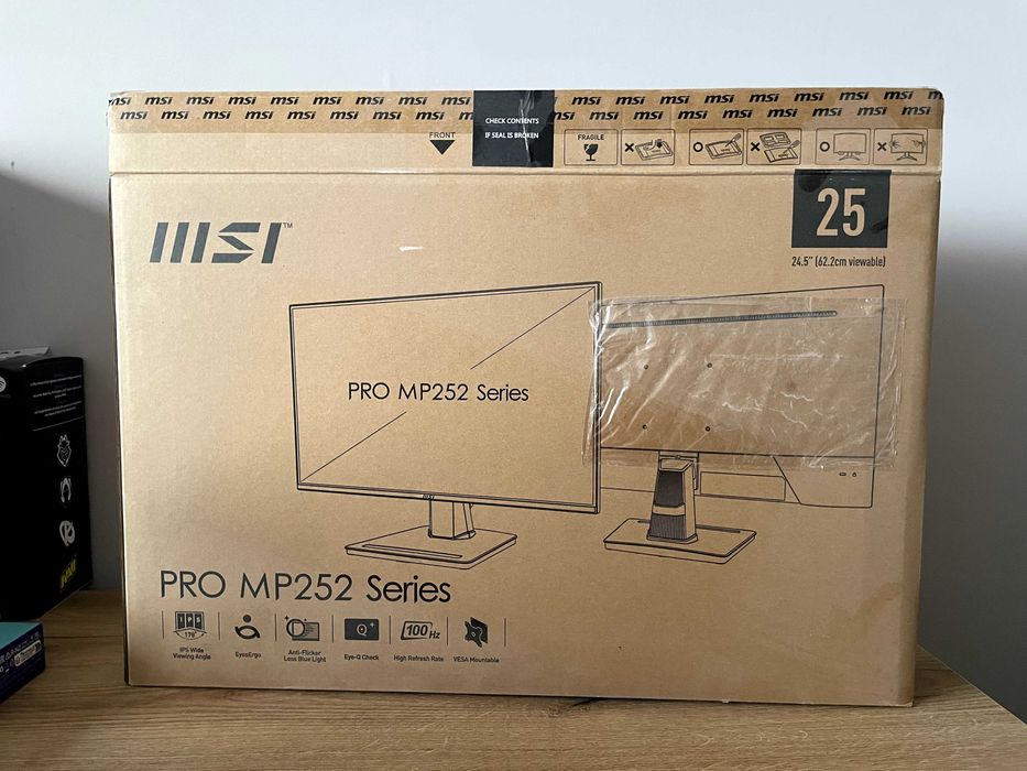 Монитор MSI в отлично състояние + подарък монитор, стойка и кабели