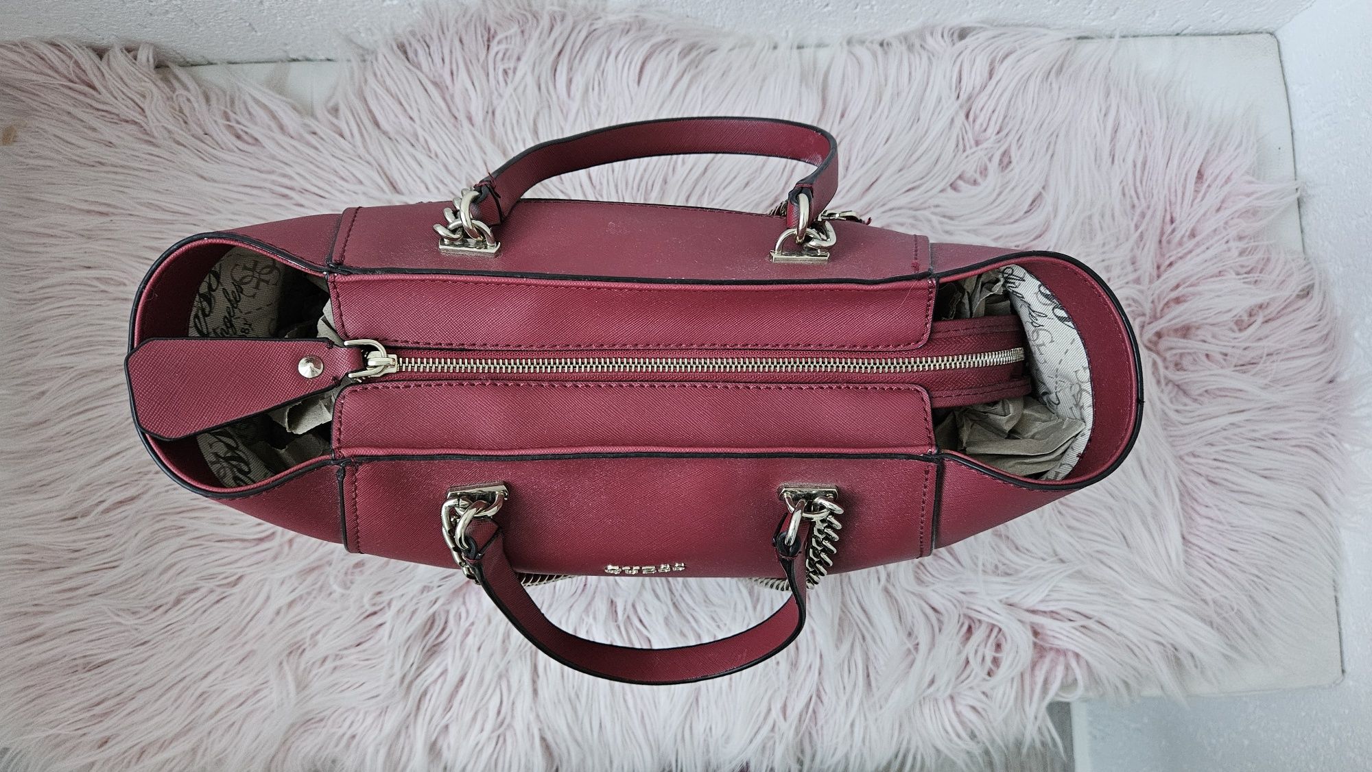 Дамска чанта Guess цвят бордо