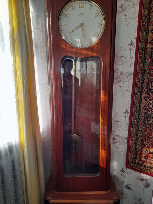 Часы напольные продаю