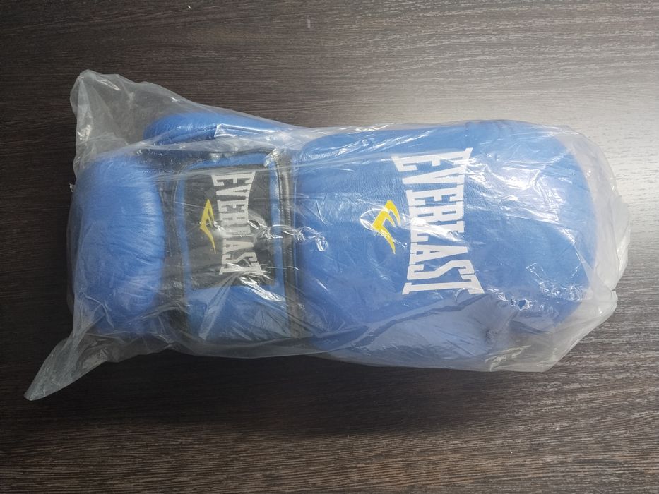 Новые боксерские перчатки Everlast