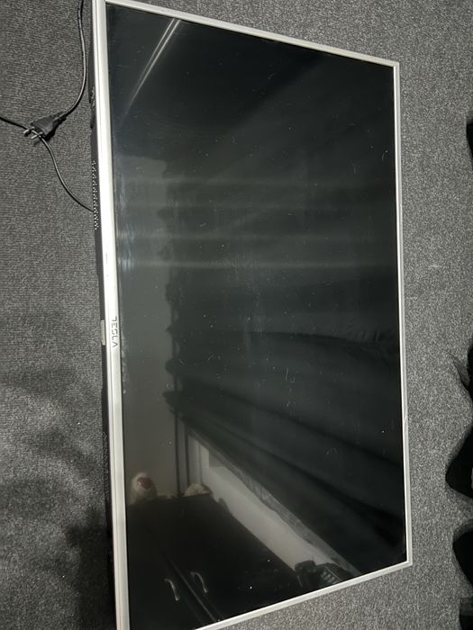 Vant televizor Tesla 43 inch defect