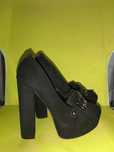 Обувки с ток Guess