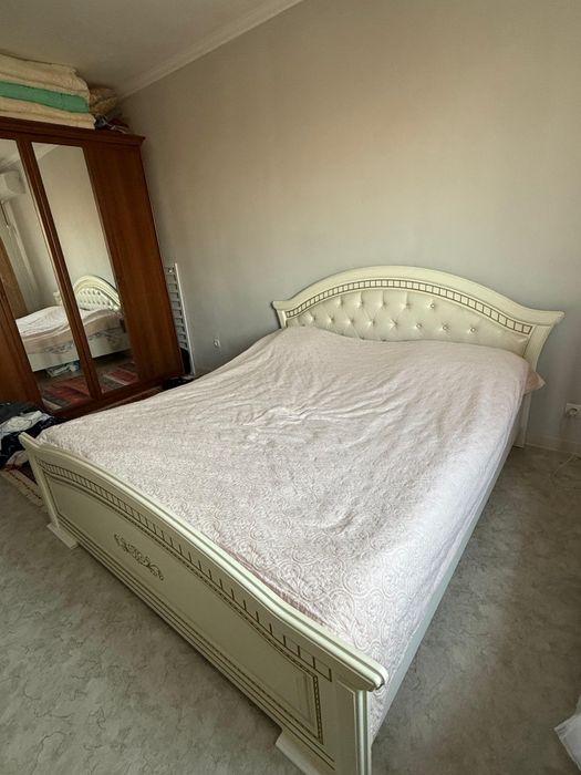 Кровать с матрасом