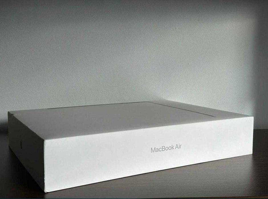 APPLE MacBook Air 15; M2; Sigilat