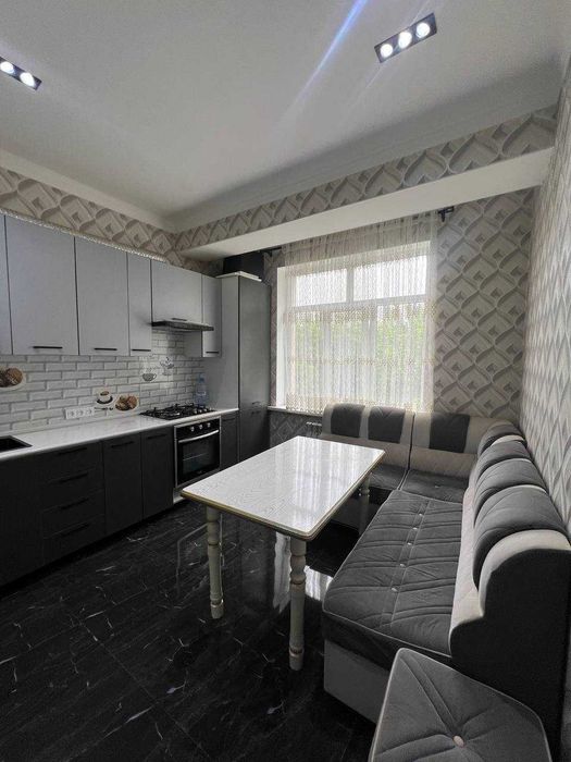 Сдаётся Хорошая квартира на базар Кадышева 827*