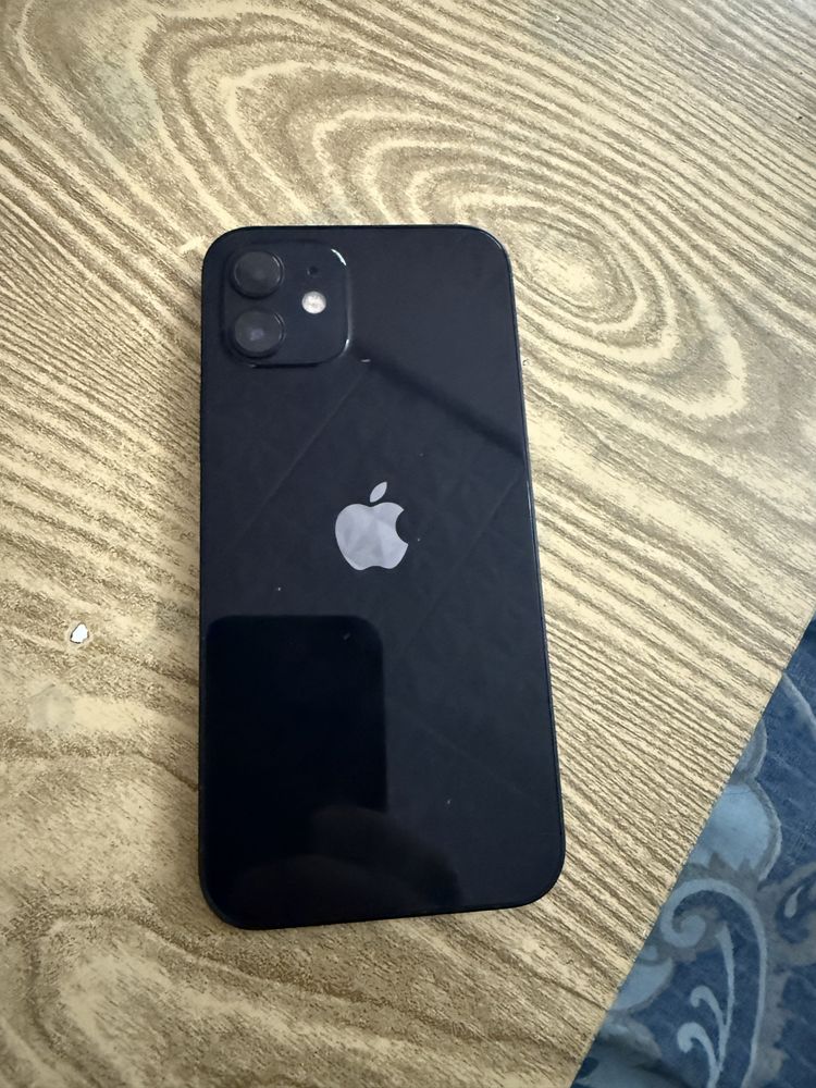 Продам IPhone 12 в отличном состоянии