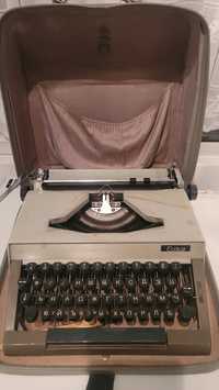 Немска пишеща машина  Erika с кирилица, резервни части и консумативи
