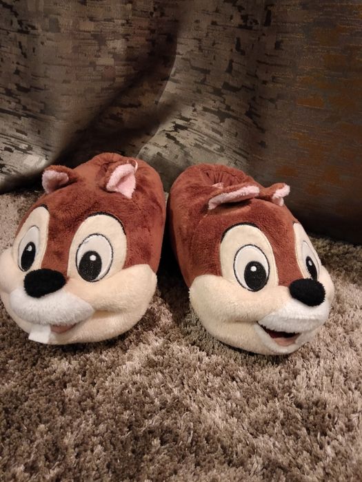 Vând papuci casa Disney