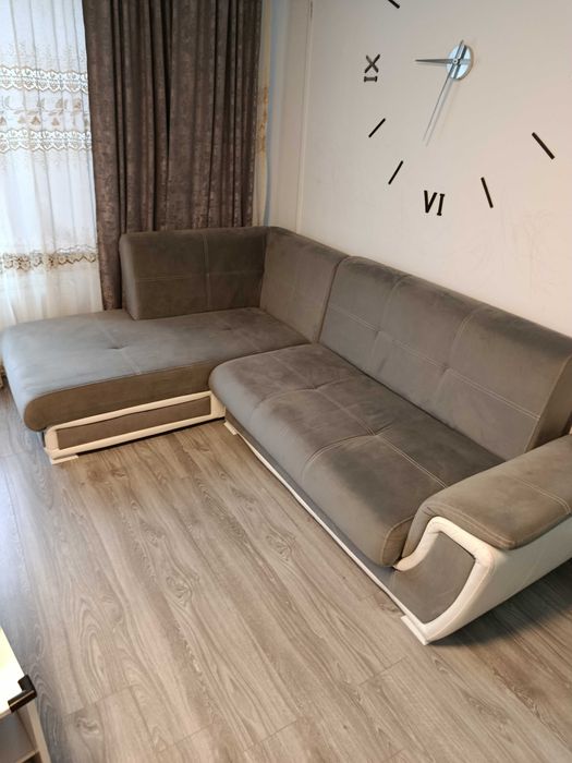Colțar extensibil pe dreapta living
