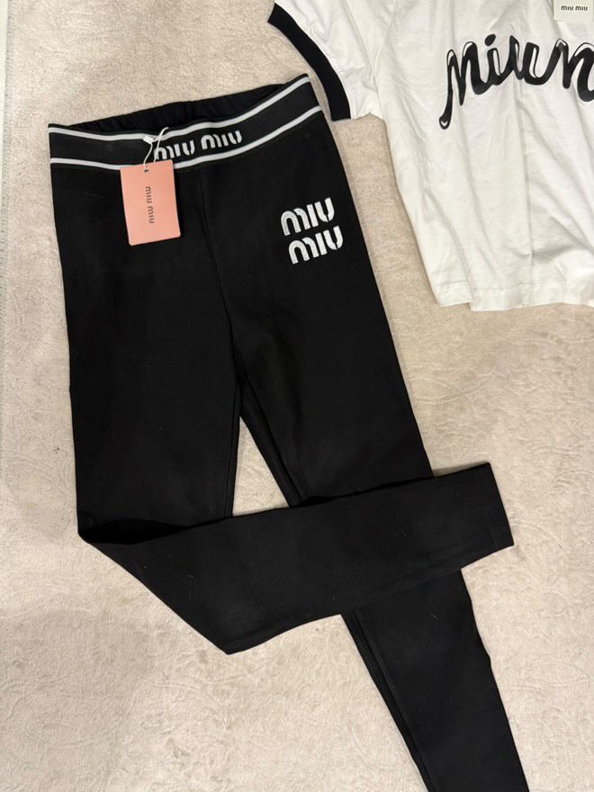Шапки и дамски дрехи Miu miu, botega v, loewe, alo, dior