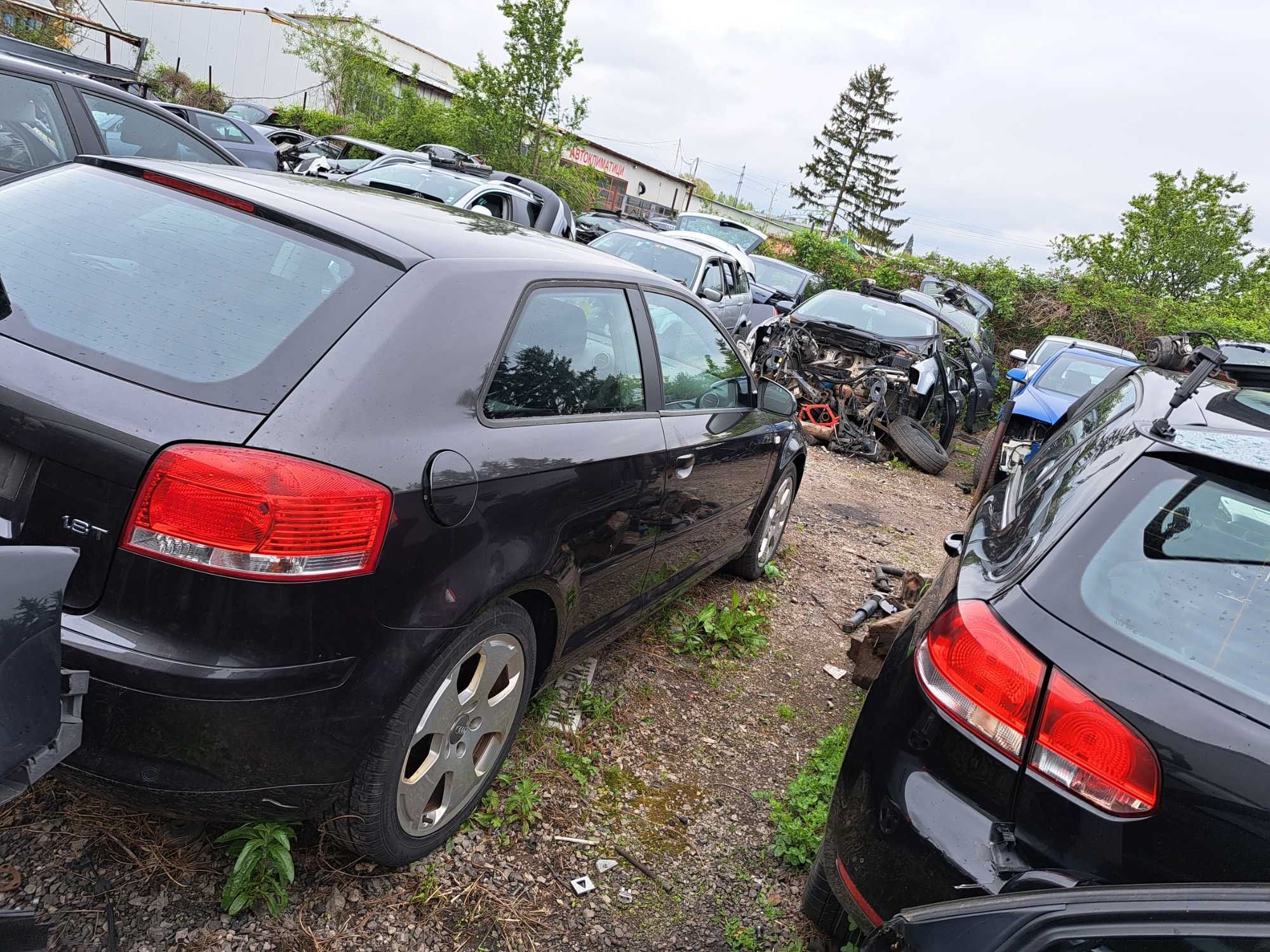 Продавам audi a3 8p 2/3 врати 1.8tsi, кожен салон на части.