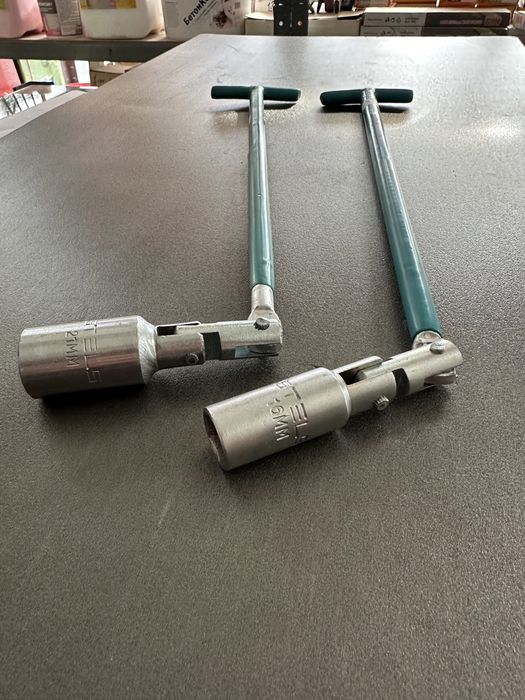 Ключ автомобилни свещи 16,21х250mm