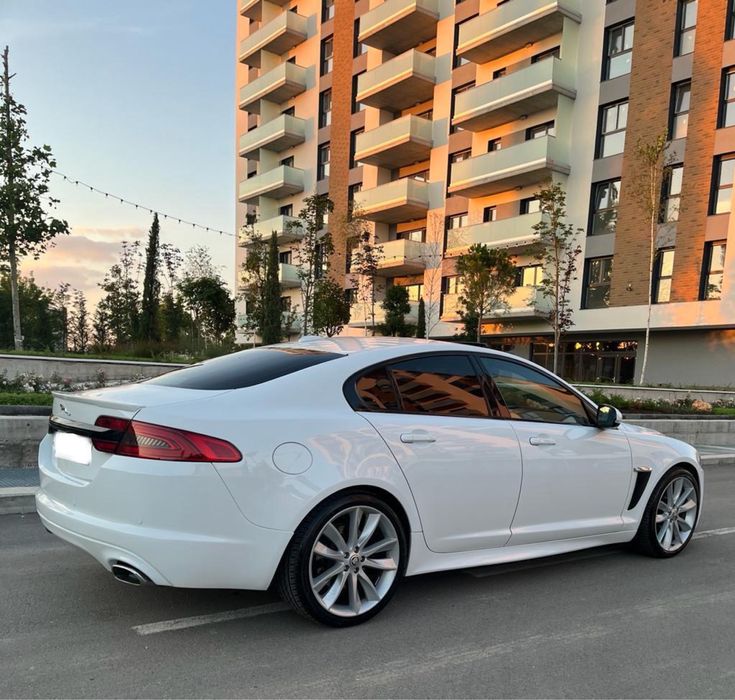 Jaguar XF 2.2 D trapa/ piele