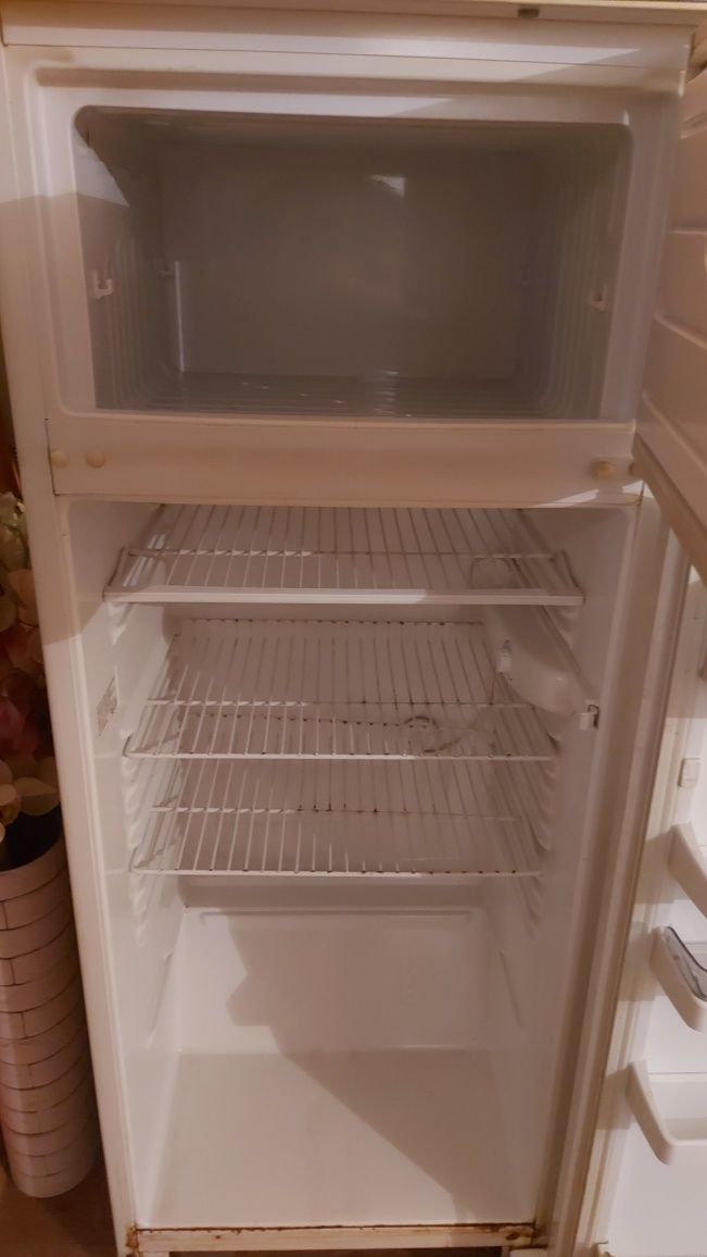 Холодильник неисправный