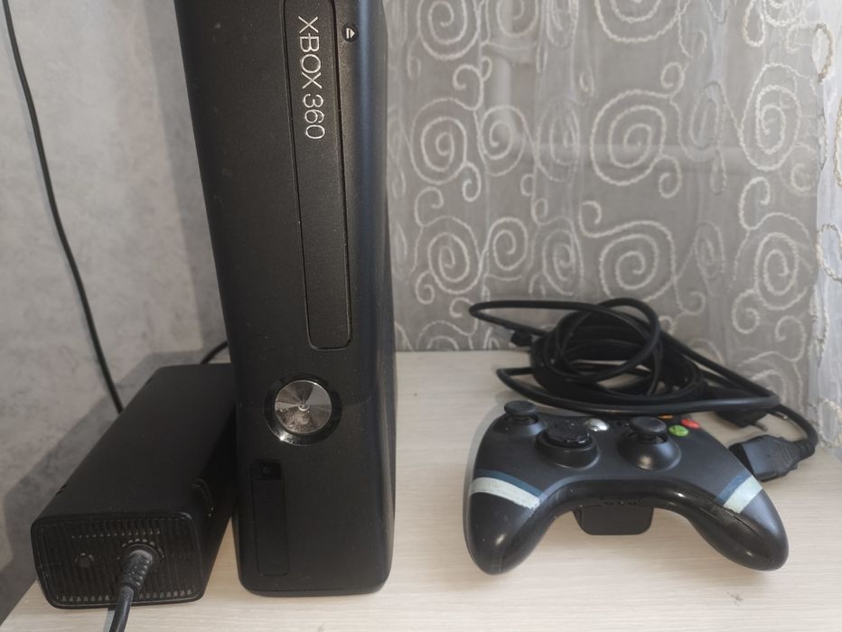 Xbox 360 Slim в хорошем состоянии!