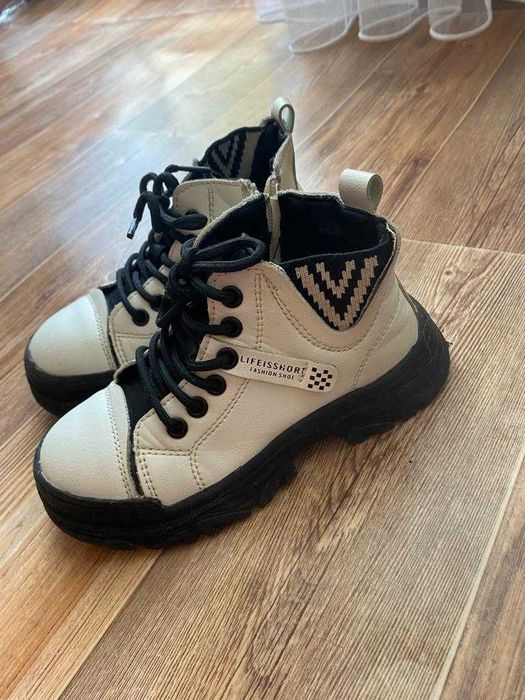 Продам осеннею обувь для девочки