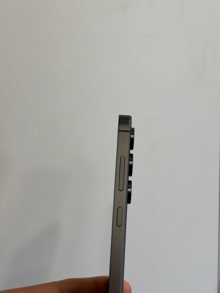 Продавам отличен Samsung S24 FE 256GB