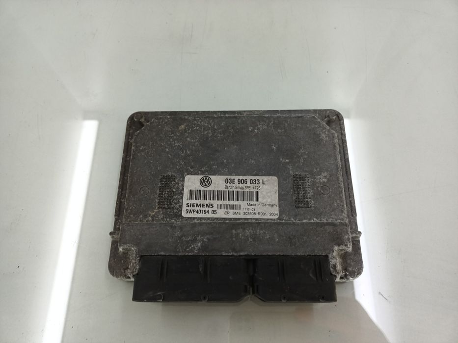 Dezmembrez Calculator motor ECU de pe VW POLO 9N 2001-2007