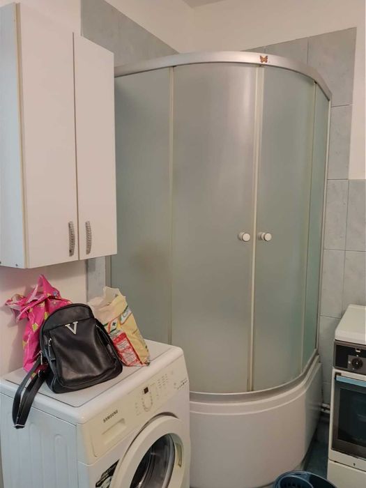 Închiriez garsonieră