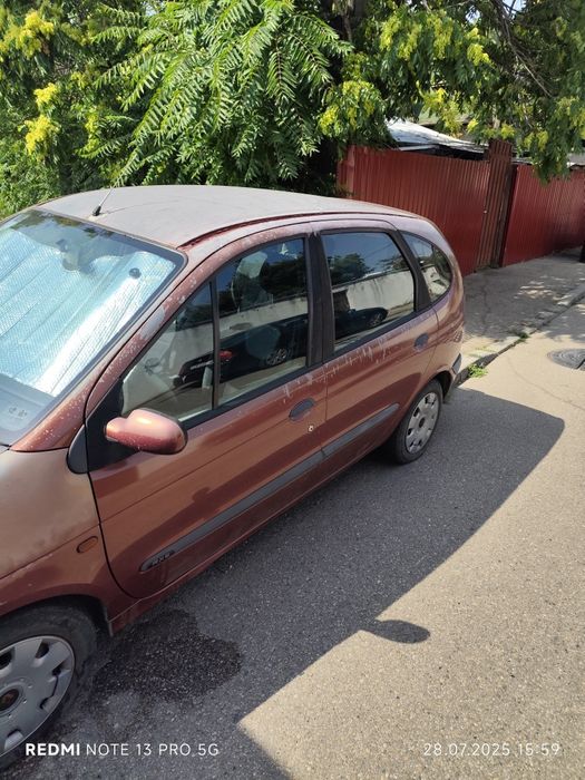 Vând Renault Scenic.