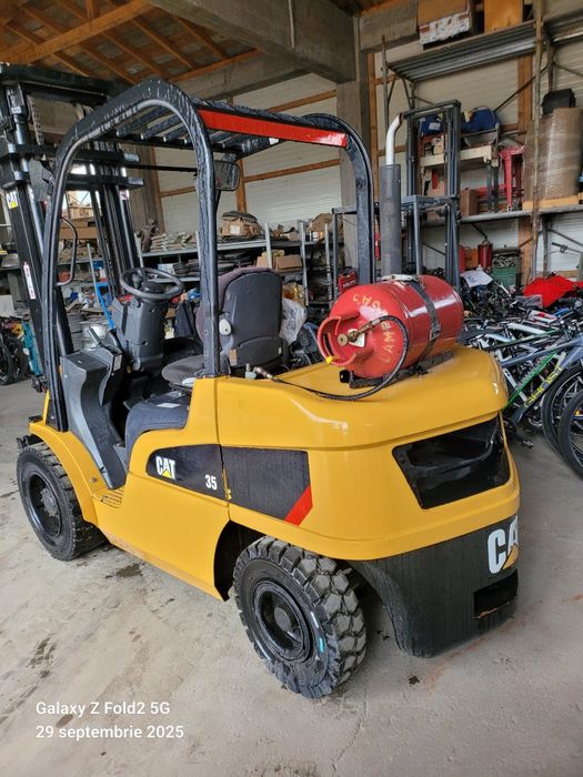 Motostivuitor pe gaz marca cat Caterpillar ridica 3.5 tone