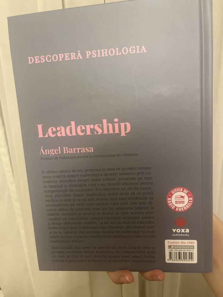 Carte cu coperti cartonate Leadership